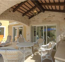 4 bedroom villa with pool near Sveti Lovrec, sleeps 8